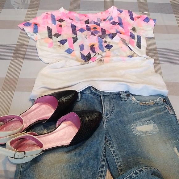 Stylish T-shirt - Picture 1 of 5